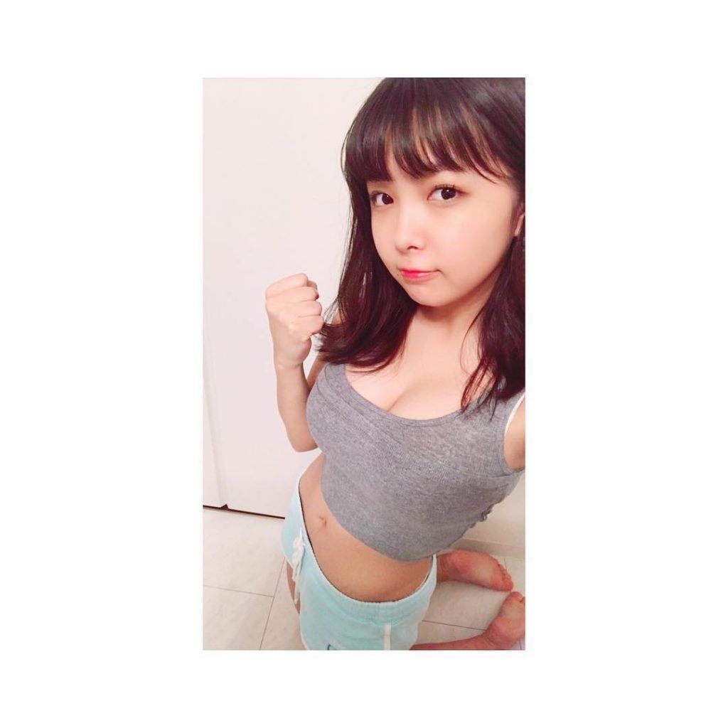 チビ巨乳・寺本莉緒(Gカップ)ちゃんの画像