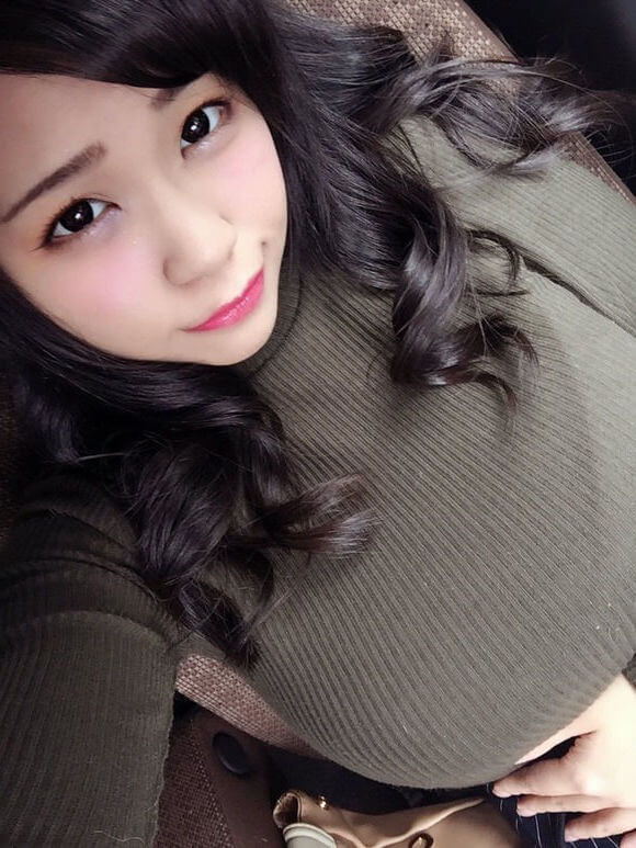 裸よりも抜ける！着衣巨乳のエロ画像