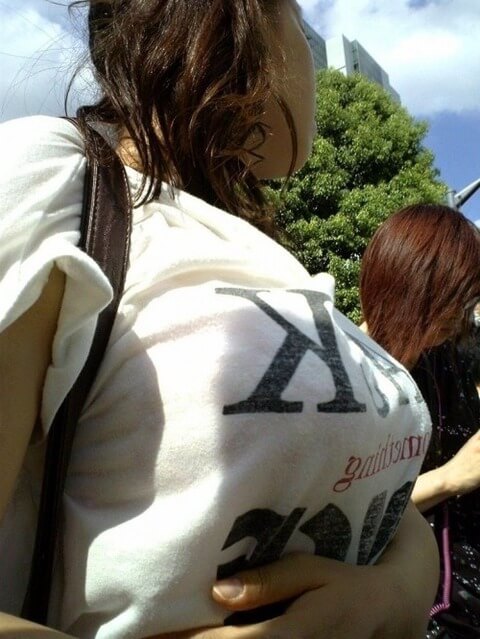 裸よりも抜ける！着衣巨乳のエロ画像