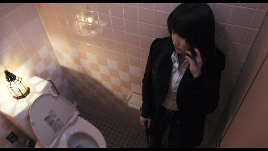 トイレでの自慰シーン：天乃舞衣子