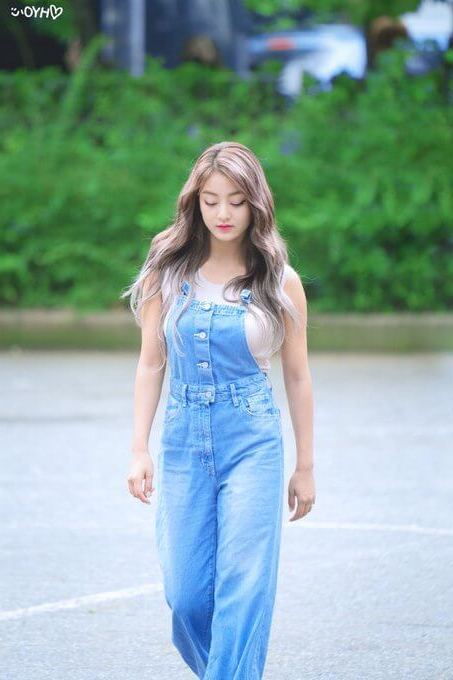 巨乳ジヒョのかわいい画像