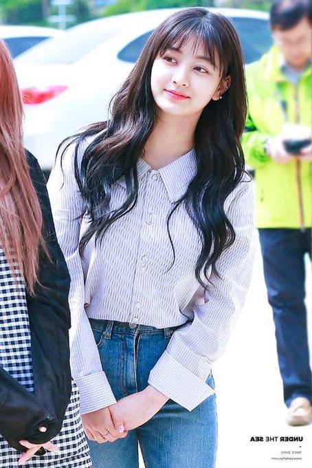 巨乳ジヒョのかわいい画像